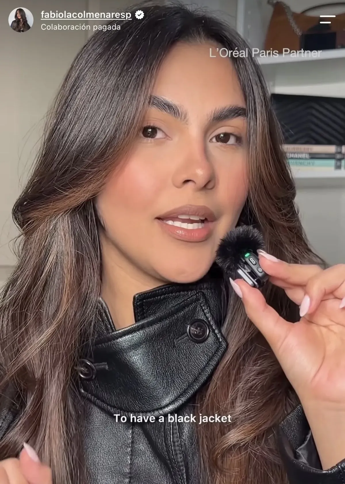 Fabiola con chaqueta de cuero en una colaboración con L'Oréal Paris