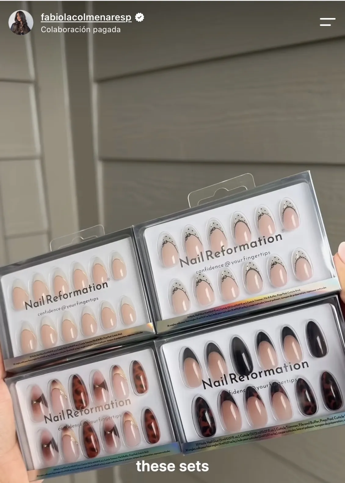 Fabiola mostrando varios sets de uñas prensadas de Nail Reformation